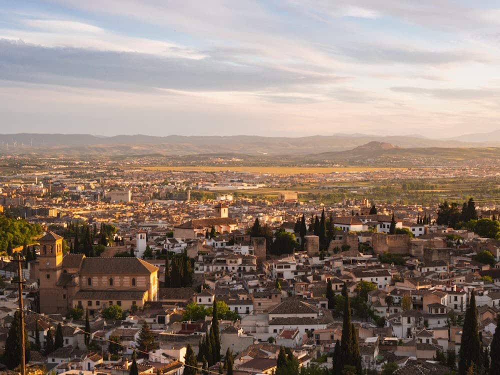 Vista de Granada desde las alturas, símbolo de una ciudad desconectada por una avería.